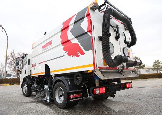 3,5 m<sup>3</sup> Kademe-Araç-Üstü-Yol-Süpürme-Makinası-3