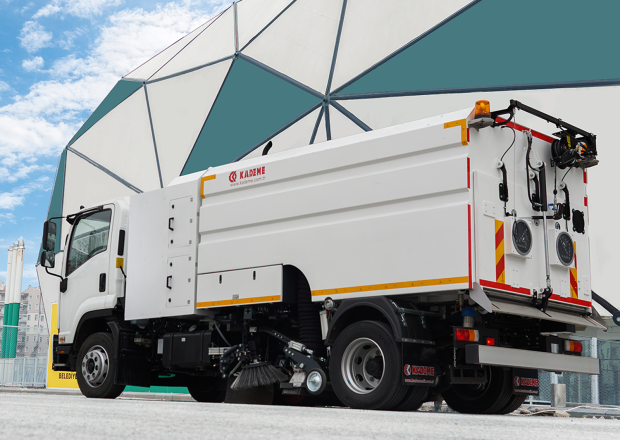 4,5 m<sup>3</sup> Kademe-Araç-Üstü-Yol-Süpürme-Makinası-1