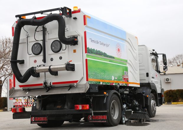 5,5 m<sup>3</sup> Kademe-Araç-Üstü-Yol-Süpürme-Makinası-3