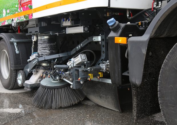 6,5 m<sup>3</sup> Kademe-Araç-Üstü-Yol-Süpürme-Makinası-2