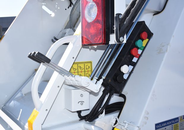 Kademe-Hidrolik-Sıkıştırmalı-Çöp-Kamyonu-1