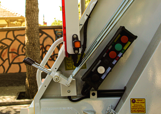 Kademe-Hidrolik-Sıkıştırmalı-Çöp-Kamyonu-3