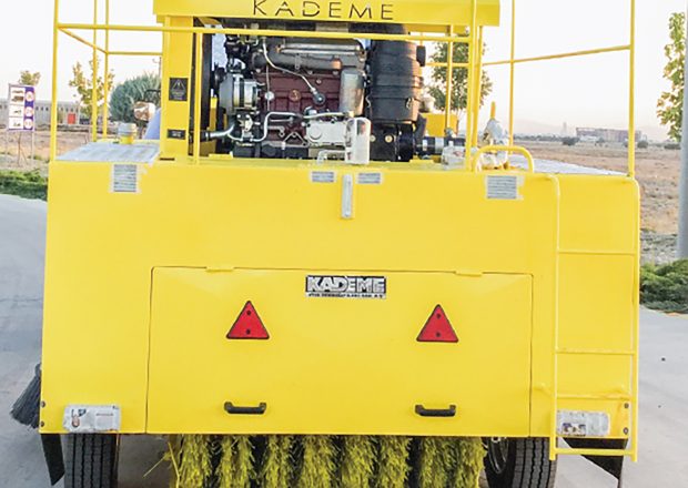 Kademe-Kamyonla-Çekilir-Tip-Yol-Süpürme-Makinası-3
