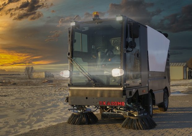 Kademe-Kompakt-Yol-Süpürme-Makinası-1