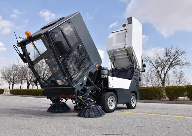 Kademe-Kompakt-Yol-Süpürme-Makinası-2