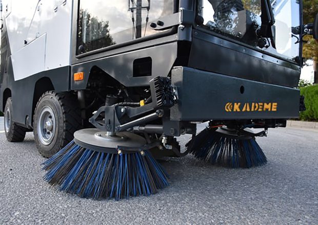Kademe-Kompakt-Yol-Süpürme-Makinası-9